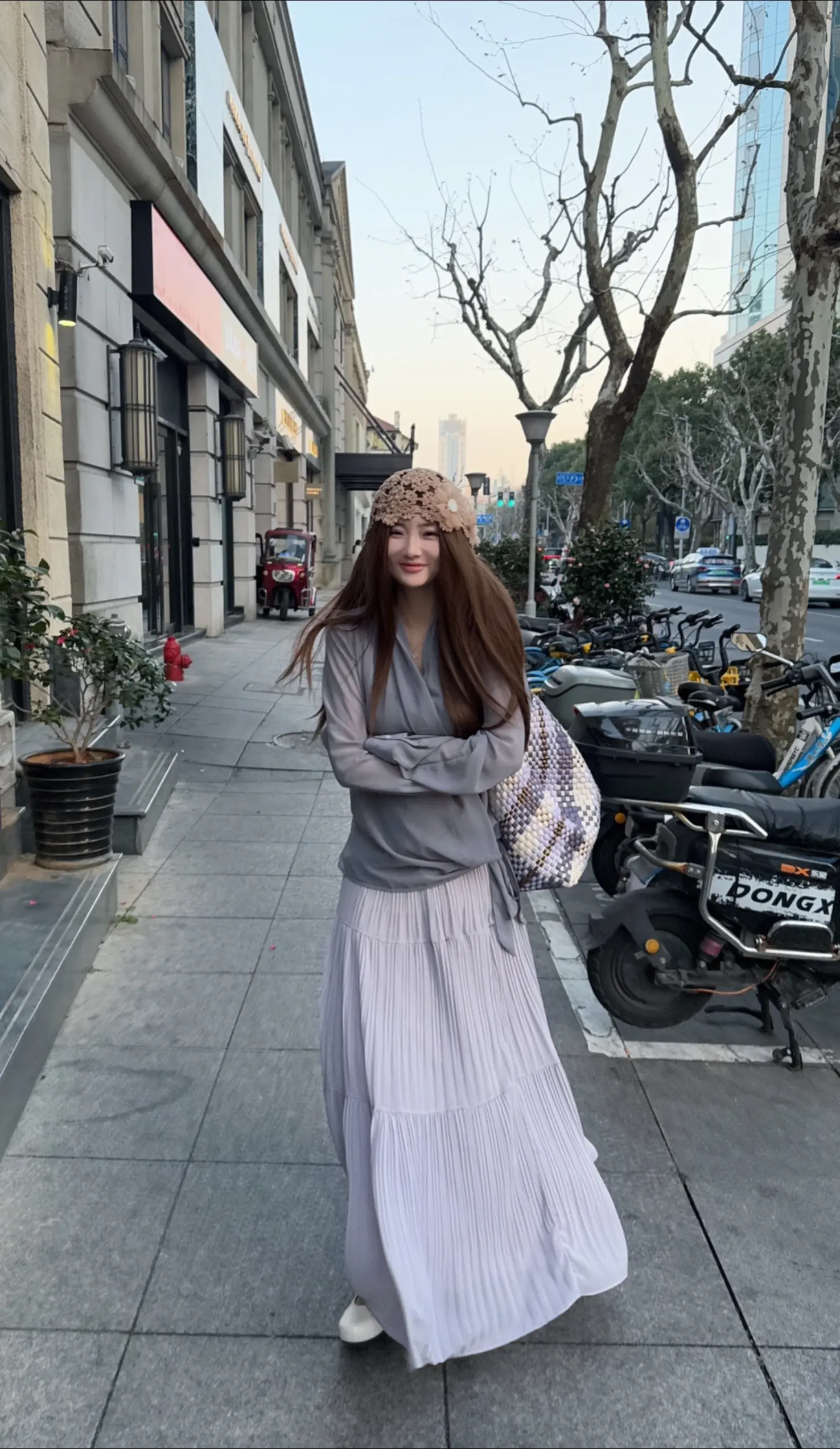 手中握着格桑花 美的让人忘了摘下