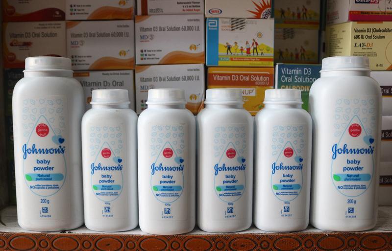 当地时间22日，美国强生公司摊上大事了！一个陪审团裁定，要向一名因用其爽身粉患癌