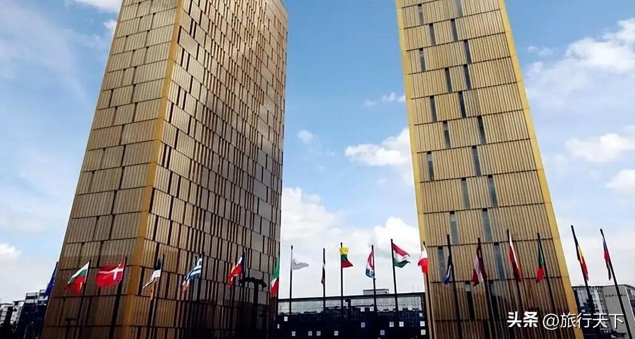 欧尔班，终于被欧盟“判”了

来源:星途漫启观事

法院的锤子落下，声音不大，却