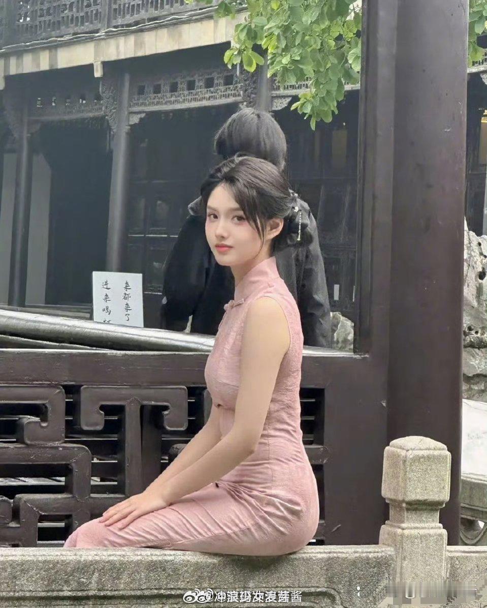 路人眼里的艾米，才17岁，这模样能火不？ 