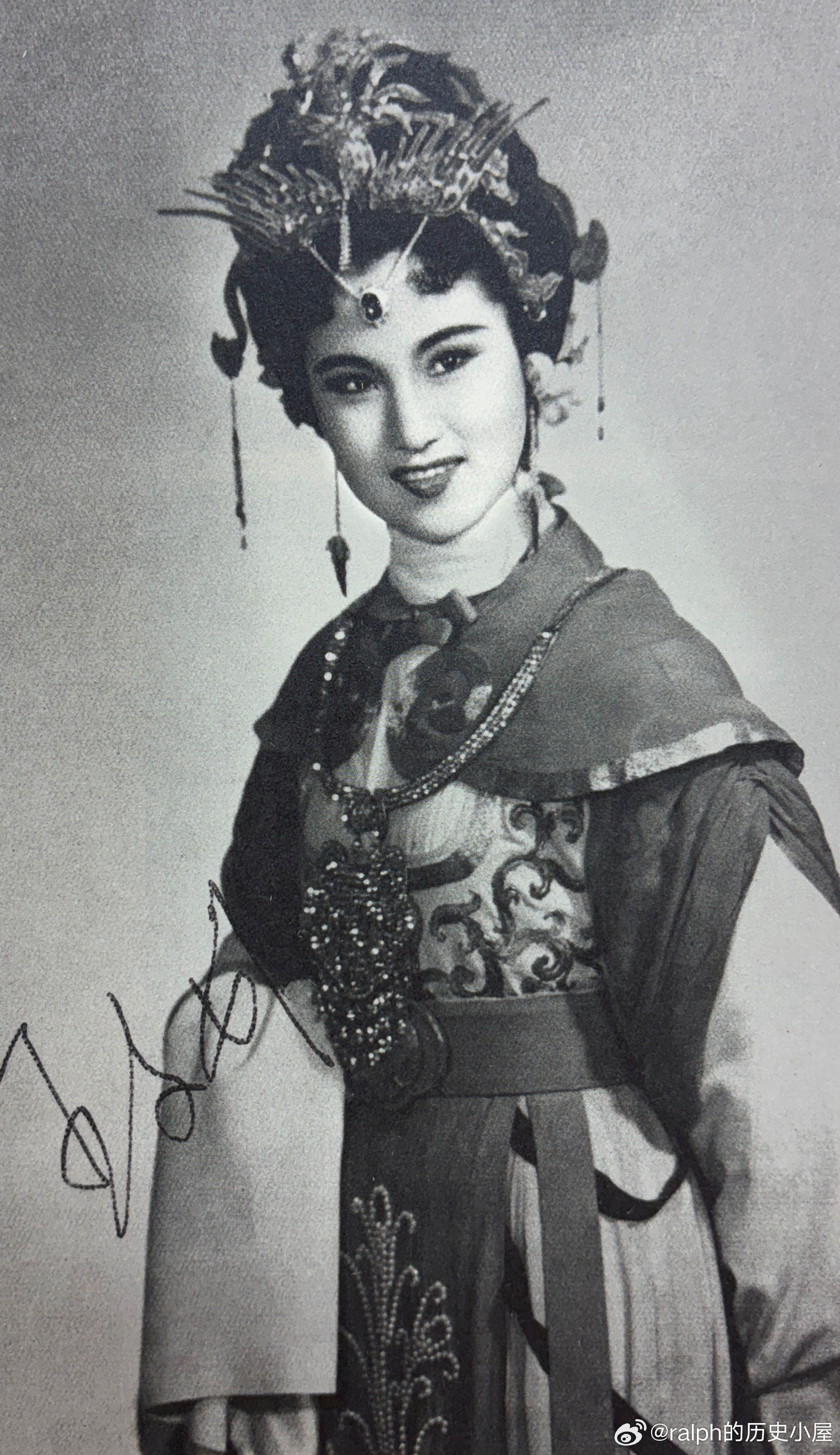 1955年越剧《柳毅传书》剧照，王文娟饰演龙女三娘王文娟越剧