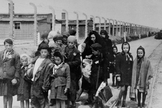 都是白种人，希特勒是如何区分犹太人的？脱了裤子量尺寸一抓一个准！在20世纪初，欧