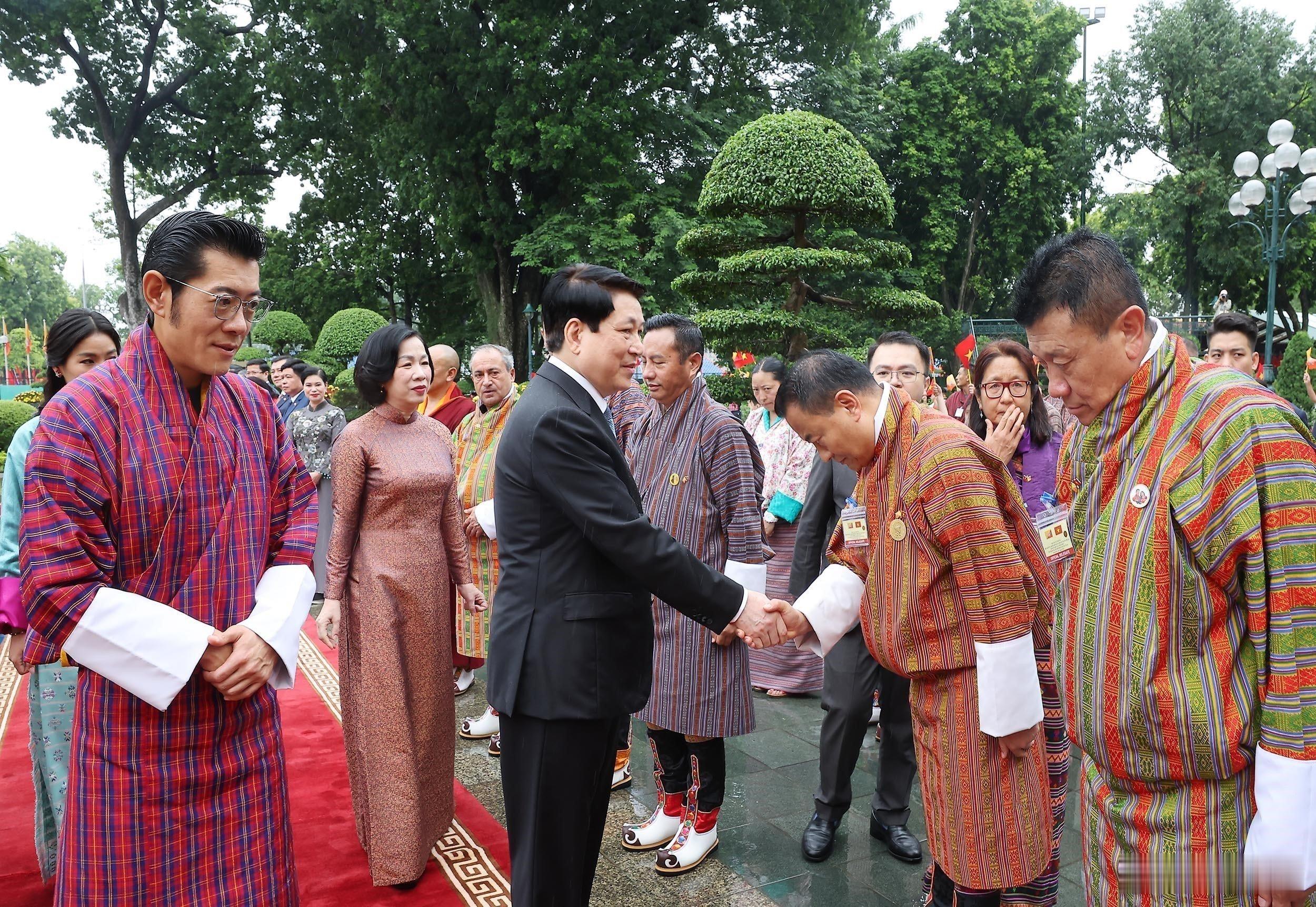 不丹王室 🇧🇹🇻🇳8月19日，越南主席梁强为不丹国王夫妇举办国事欢迎仪式