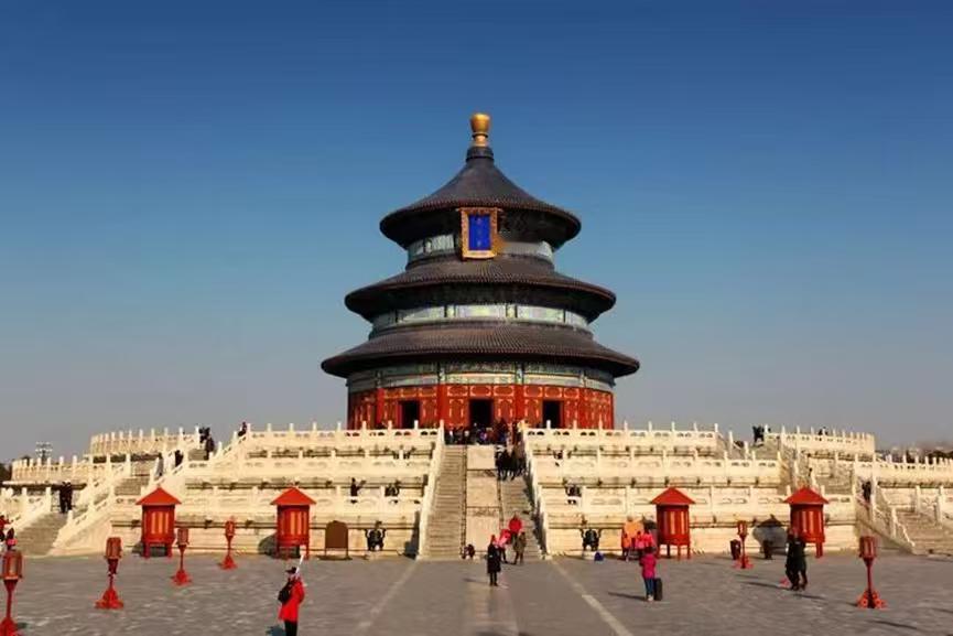 很多人还在纠结，说北京的名胜古迹很多，故宫，长城，颐和园，但为何独独选择让特朗普