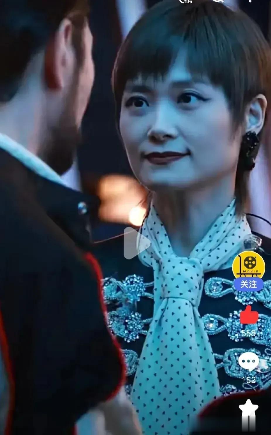 李宇春怎么一下子就老了？

李宇春的脸也垮了，本以为不到四十岁的李宇春，方脸特别