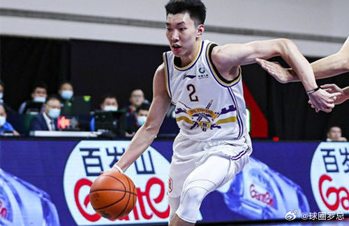 中国男篮热身赛 廖三宁庞峥麟同砍17分男篮长沙热身次战收官，中国男篮81-82惜