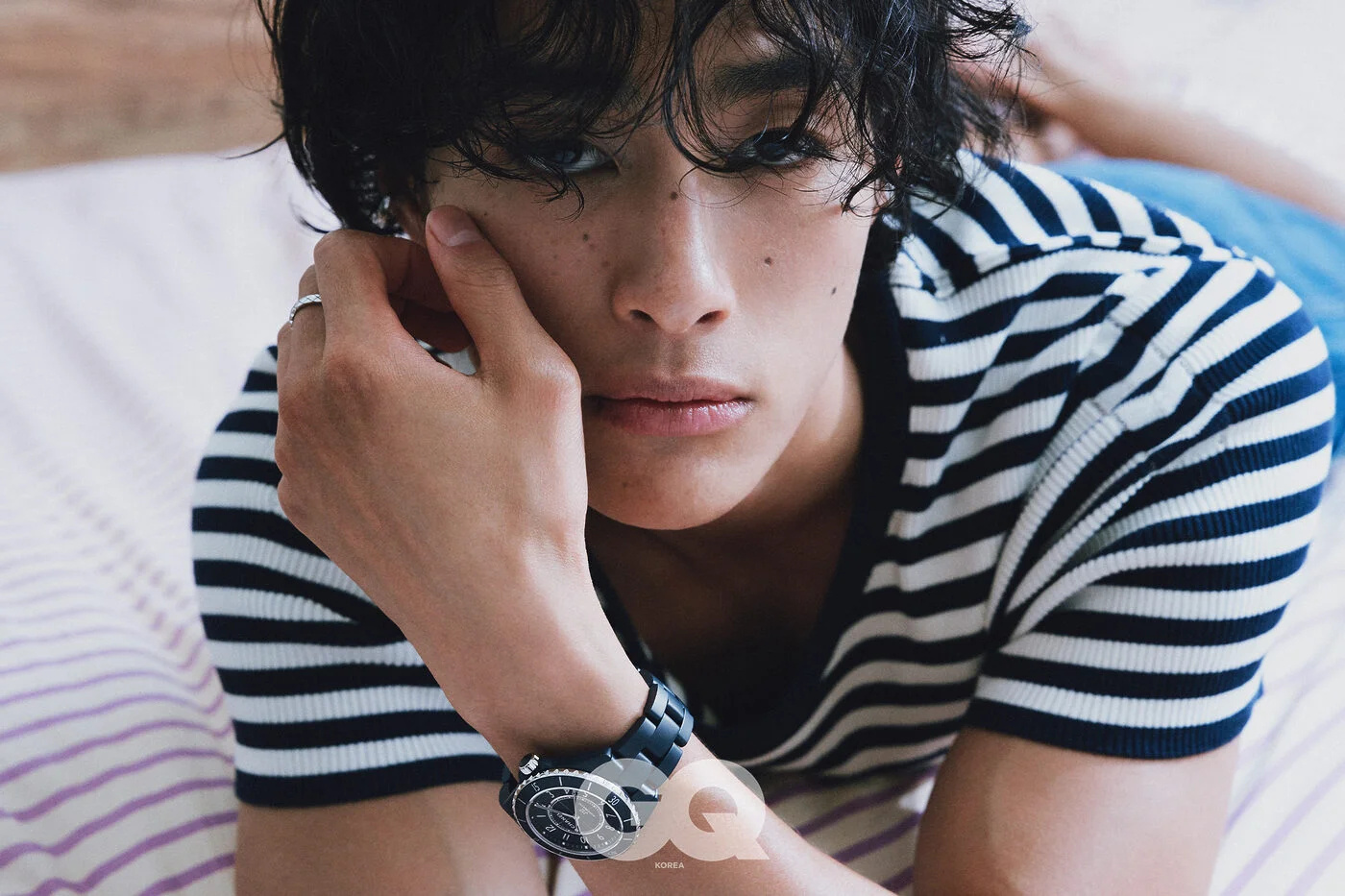 GQ Korea 韩版八月刊 “SUMMER OF LOVE”，模特洪泰俊演绎的