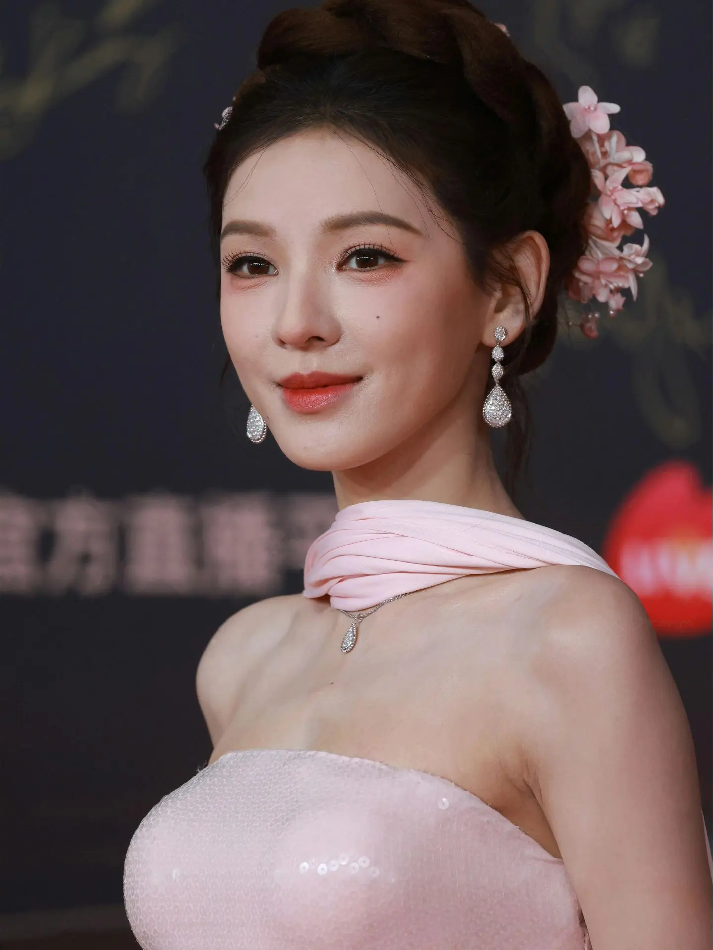 张予曦高清生图怼脸拍。