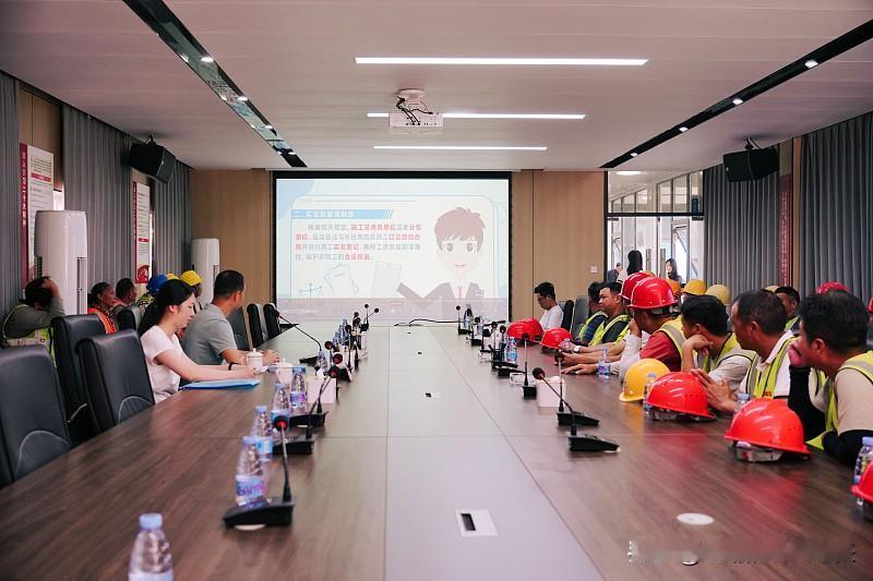 半年报显示上半年公司投标增多，中标率下降，毛利率也在下降。老板在中期会上要求投标