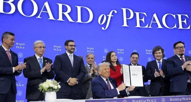 谁能料到达沃斯和平仪式能翻车翻得这么彻底，据美媒披露白宫为了不搞砸“和平委员会”