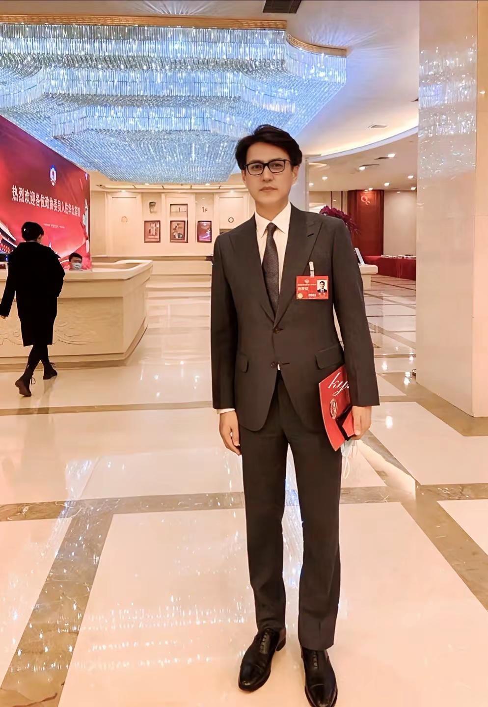 一粒蜉蝣见青天。靳东 体制内 正厅 干部