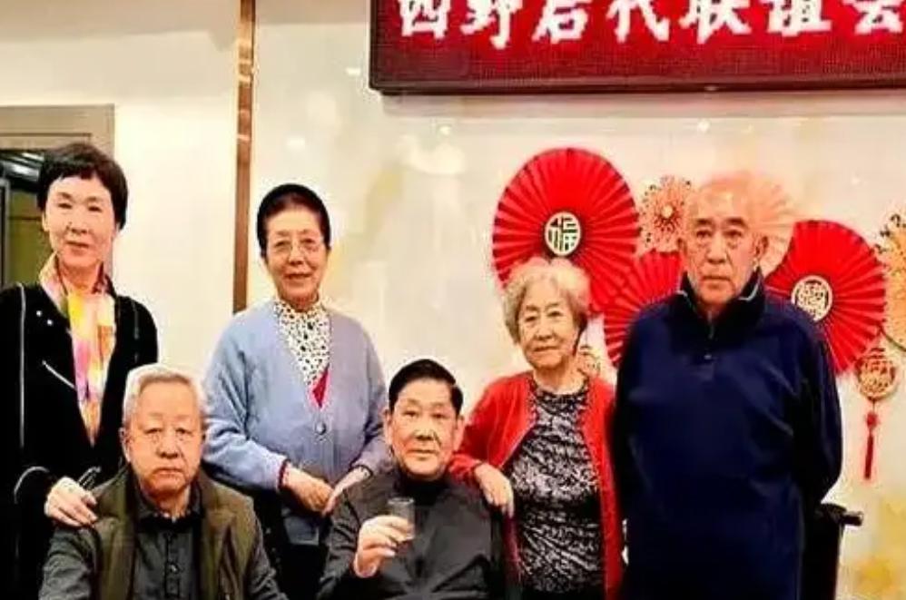 四野后代联谊会一直有个不成文的规矩，每次聚会落座，大家都会按照父辈当年的军衔高低