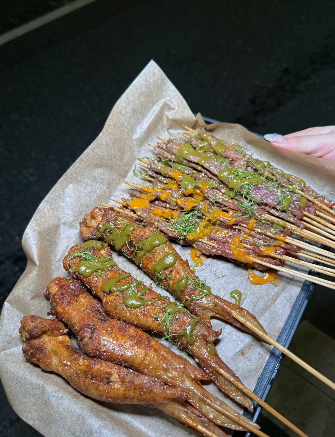 广州白云！！这个烧烤好吃鼠了！！！
挖到一家超级好吃的烧烤🍖
最喜欢这个芥末鸡
