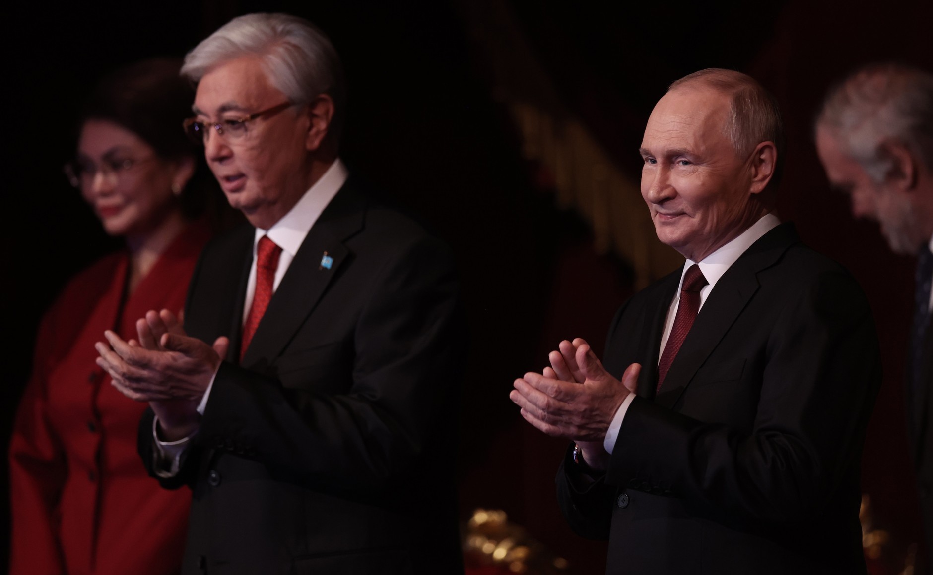 哈萨克斯坦艺术家在俄罗斯举办的“哈萨克斯坦文化日”音乐会弗拉基米尔·普京和卡西姆