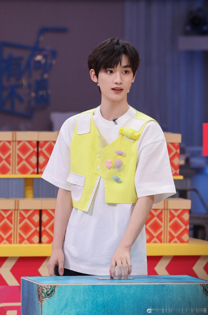 丁程鑫[超话]丁程鑫丁天立迪谁还没开始期待今晚的好六啊？丁程鑫丁天立迪同框我直接