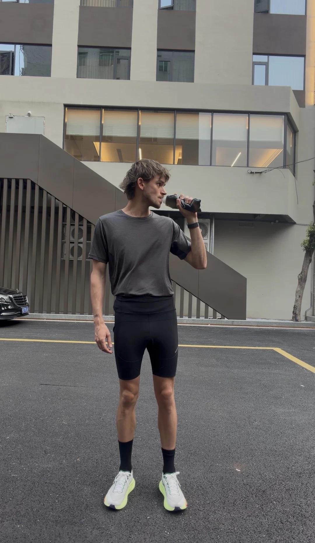 观光跑
广州大概是我跑过最混乱的城市。
我很喜欢这座城市，
而且说实话，在早晚高