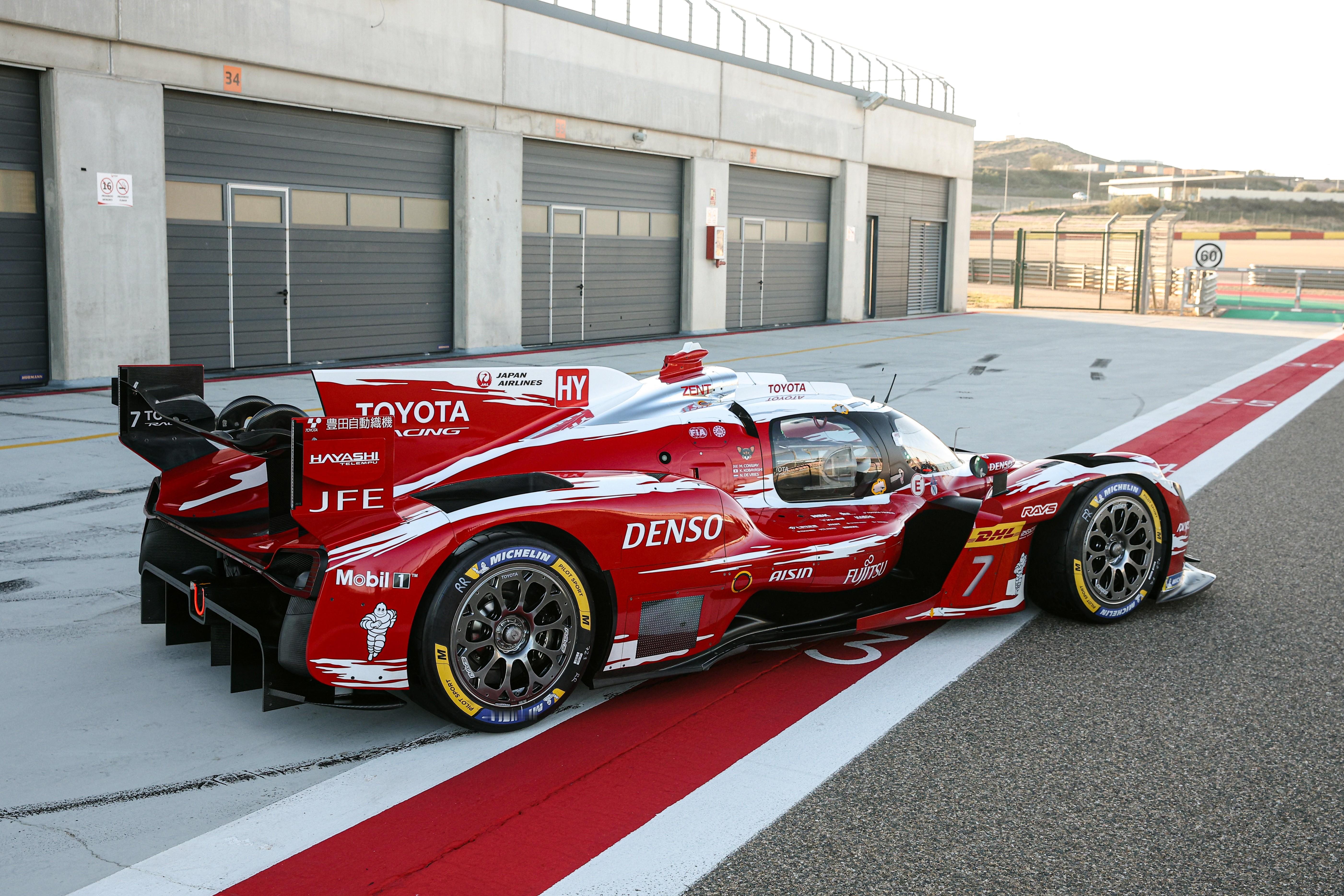 Toyota Racing终于放出了他们早前在阿拉贡拍的丰田TR010 Hybr