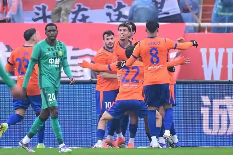 3月22日，中超第3轮山东泰山客场0-4不敌云南玉昆，遭遇赛季首败。媒体人李平康