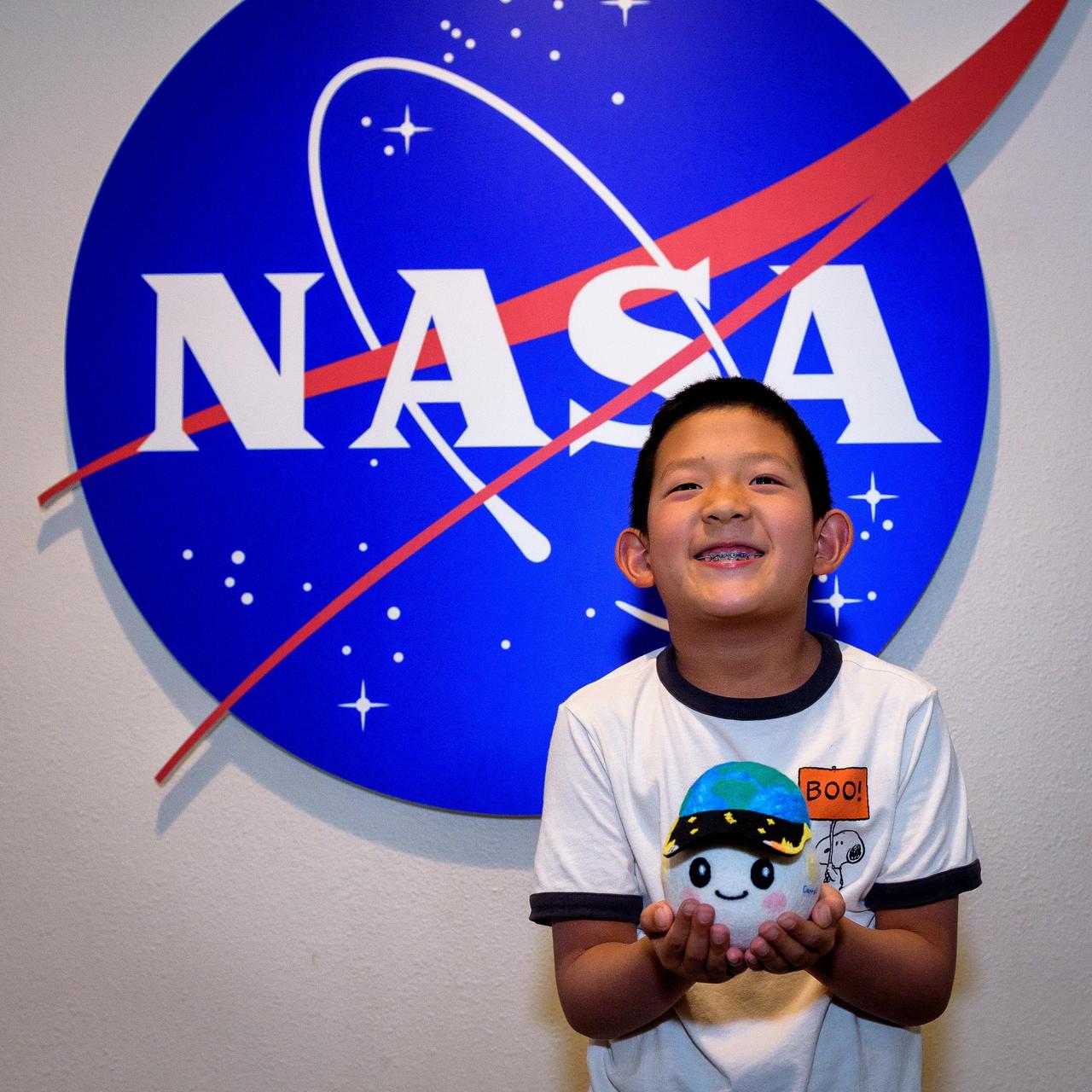 【NASA 阿尔忒弥斯二号任务背后的小华人设计师 Lucas Ye】
8岁男孩设