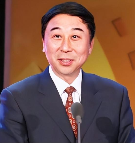 一天，冯巩带两个徒弟去吃饭，一共225元，结帐时却没人出声，谁料冯巩突然对服务员