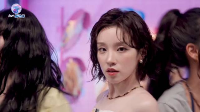 #宋雨琦[超话]# 🤟🏻#宋雨琦# 
260910 UPCONO 🐶cut
感受歌手小宋live的超