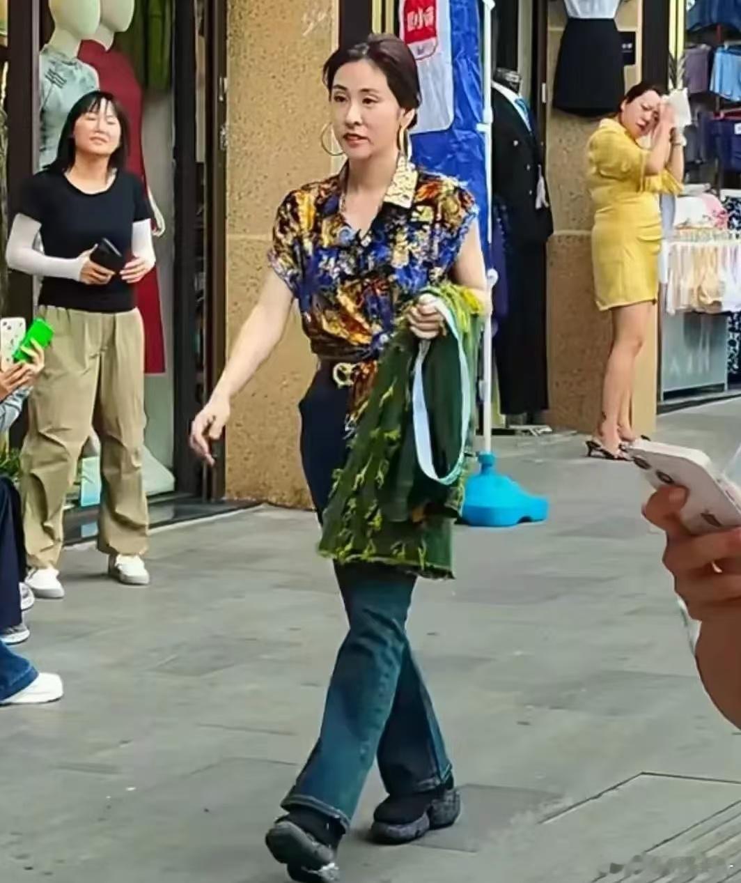 张碧晨没名没分， 也要瞒着华晨宇生下女儿， 背后真相超扎心。 说真的，内娱最像小