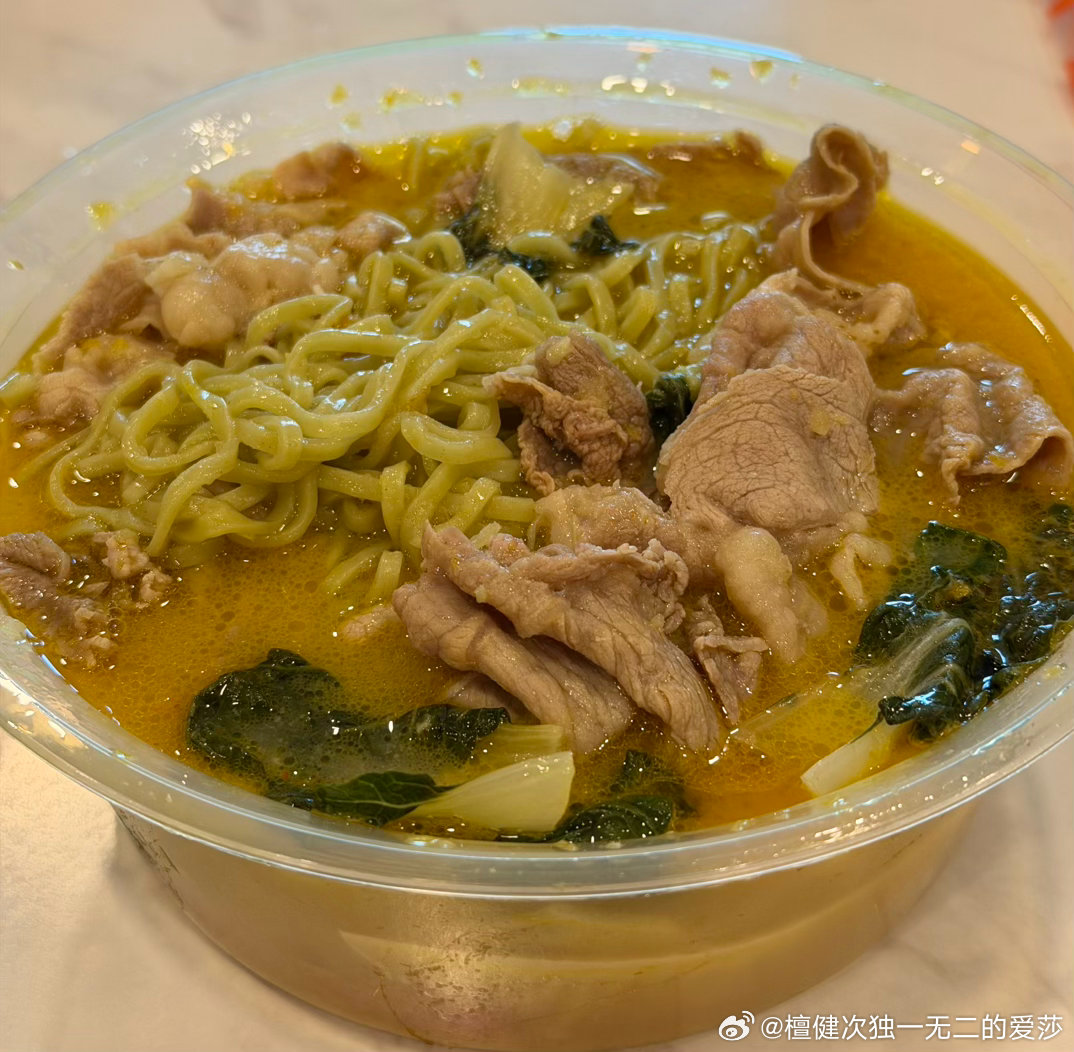 每日一餐分享 每日一餐分享 今天得去公司训练，不能wfh点了我爱的酸菜金汤来吃