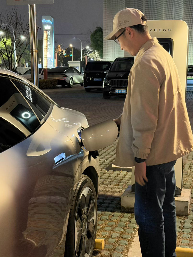 国内油价将迎5连涨 电车通勤，油车玩乐，确实是完美搭配。911还有半箱油，希望能