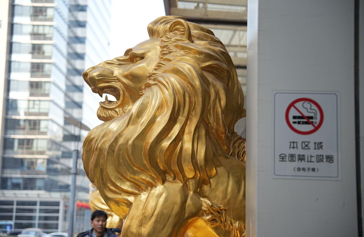 “闭关锁国”是课本写的，

清政府真不跟外国来往吗？

其实不是。

广州十三行