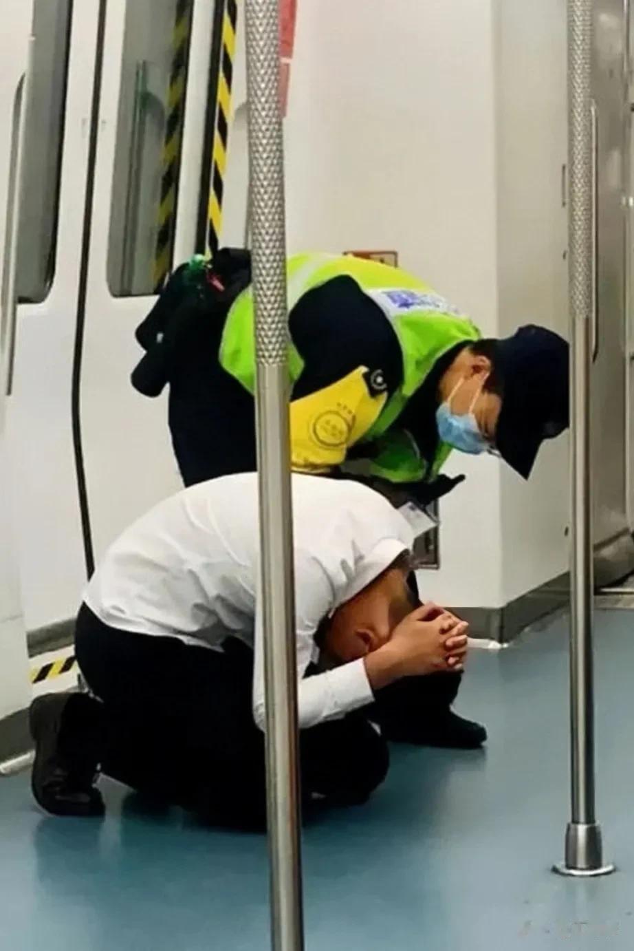 绝大多数人买房，只关心房价，而忽视了另外一个至关重要的问题:

如果一套房售价1