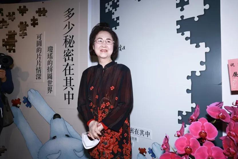 今天下午无意间看到琼瑶去世的消息，倍感震惊，确实太突然了，而且她还是以轻生的方式