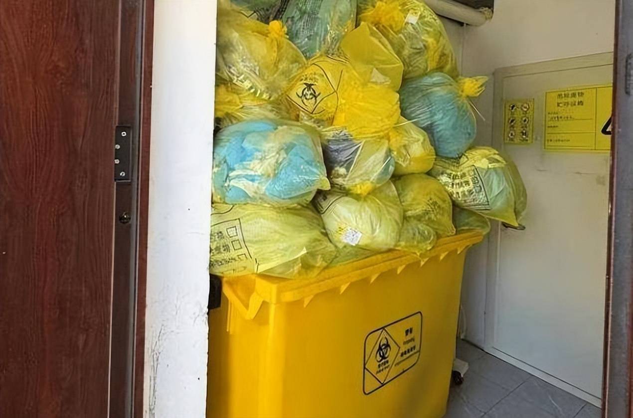 央视曝光黑色产业链：9.9元包邮的软手机壳，可能是用废弃针管、输液管等医疗垃圾回