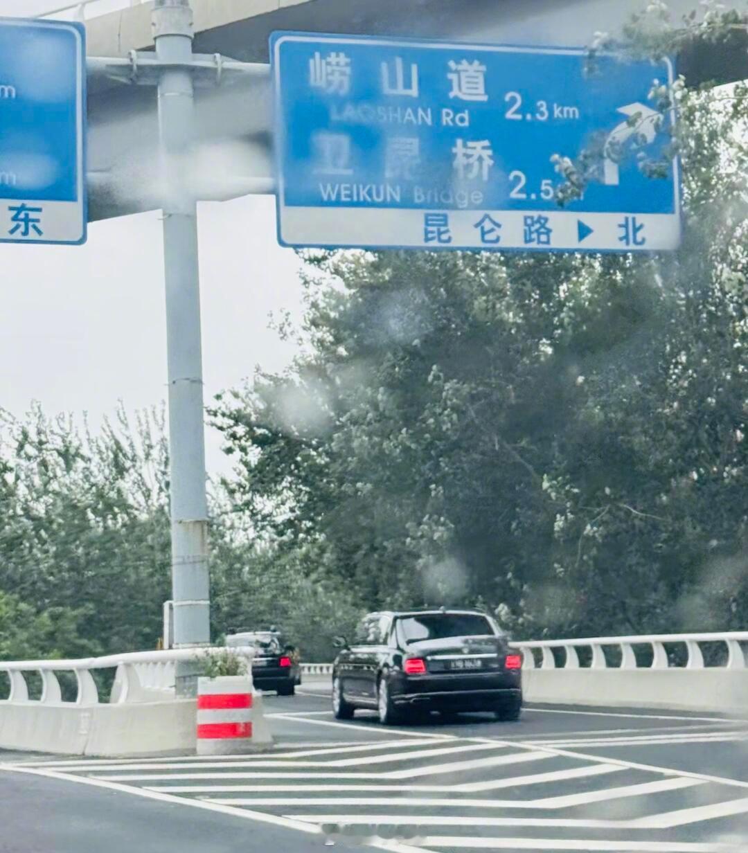 普京和金正恩等出席抗战纪念活动普京座驾抵达？有网友拍到Aurus Seant～ 
