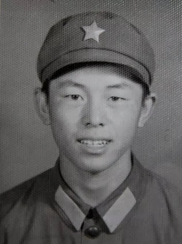 1987年，马占福在自卫反击战中牺牲了。团部来慰问时，他妈还问：“占福咋没回来？