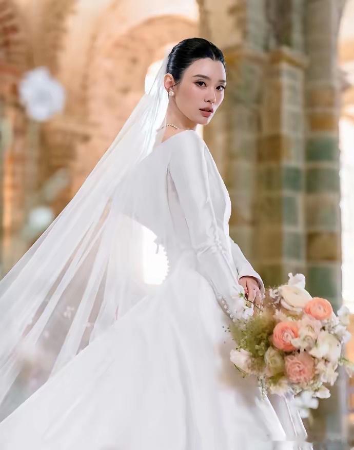 何猷君奚梦瑶大婚。这一套很好看！ 