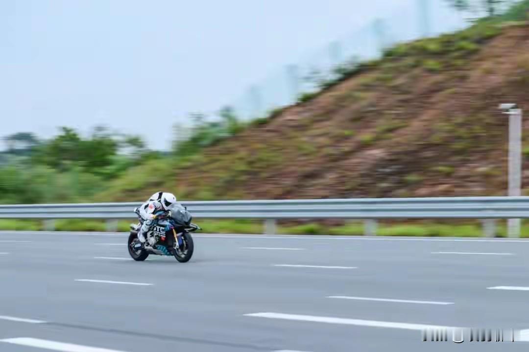 315.82km/h！春风打破中国摩托极速纪录，3个知识点速览

❶ 什么概念？