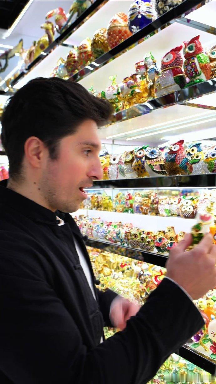 Yiwu不扫何以扫天下扫房子和扫Yiwu一内一外皆是团圆不止是扫去尘埃，更是扫出