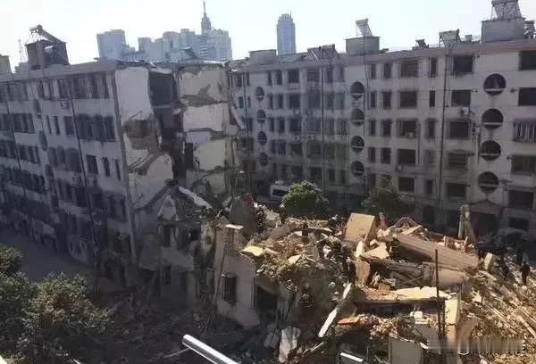 反复有人问，房地产什么时候是个底——我反复强调过，今天再次复读标准答案：

你手