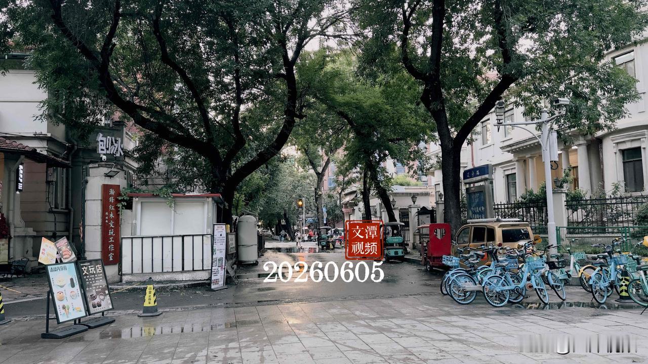 关于滨江道商业街后街改造·交叉路口的留影（原创1）
       最近言听全国著