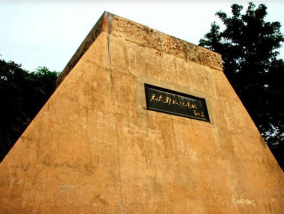 在中国历史的长河中，元朝的都城——元大都，承载着无数传奇与神秘。它不仅是政治的中