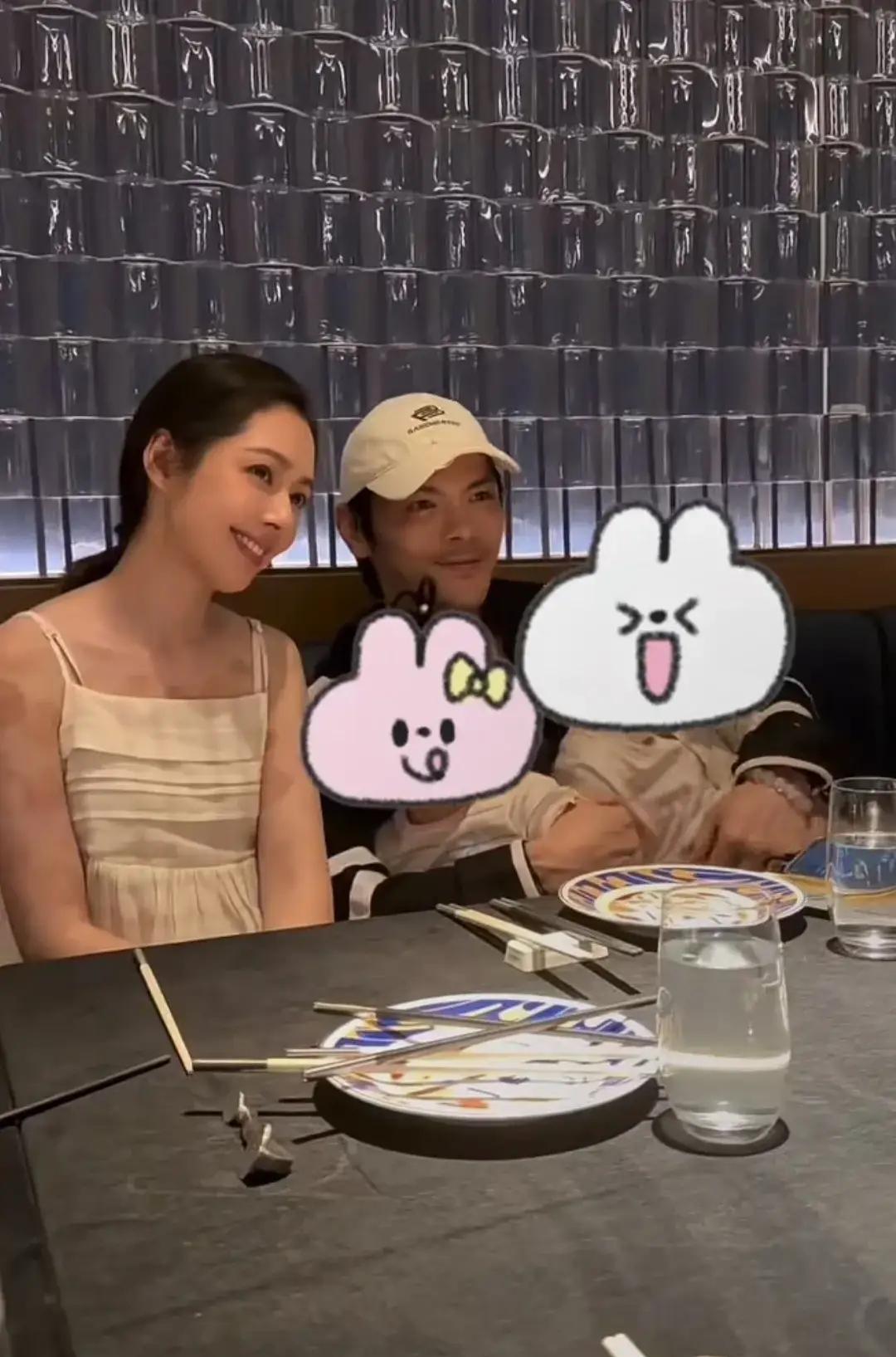 郭碧婷对女儿很温柔，自己从小带大女儿，可是女儿更喜欢爸爸向佐，郭碧婷也是欣然接受