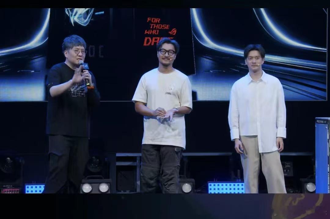 ROG20周年枪神10Plus超竞版枪神10Plus超竞版整机调校均衡无短板，极