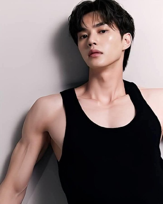 宋江李濬荣双男主新剧 2日据韩媒报道，李濬荣或将出演新剧《四手联弹》，同时宋江正