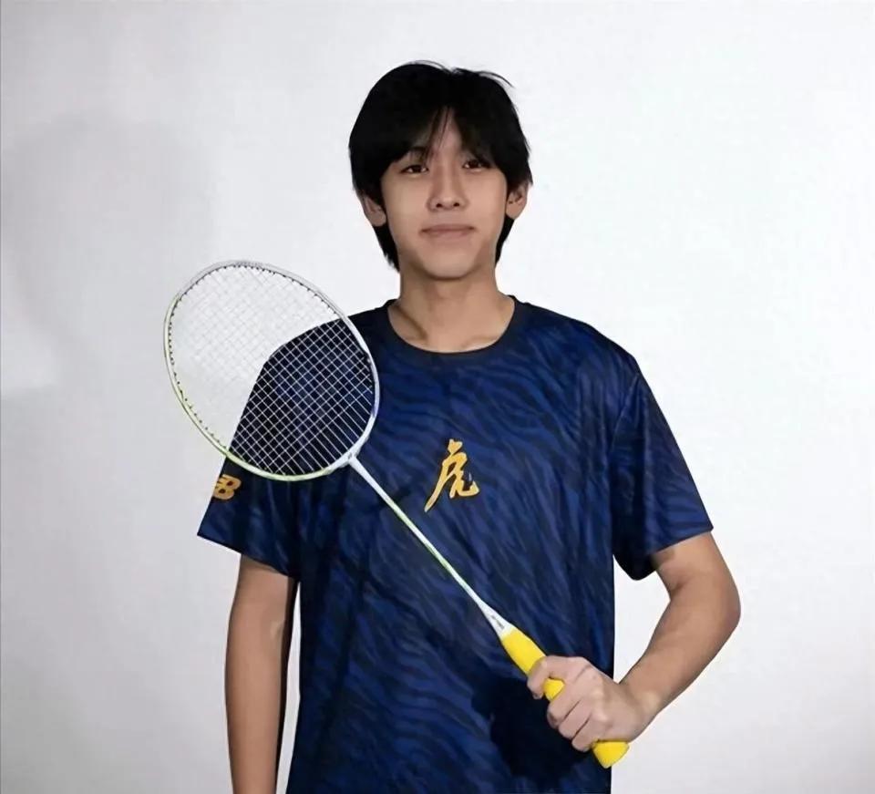 林志颖儿子：基因强大的青春模样
原来他就是林志颖的儿子Kimi！如今16岁的他，