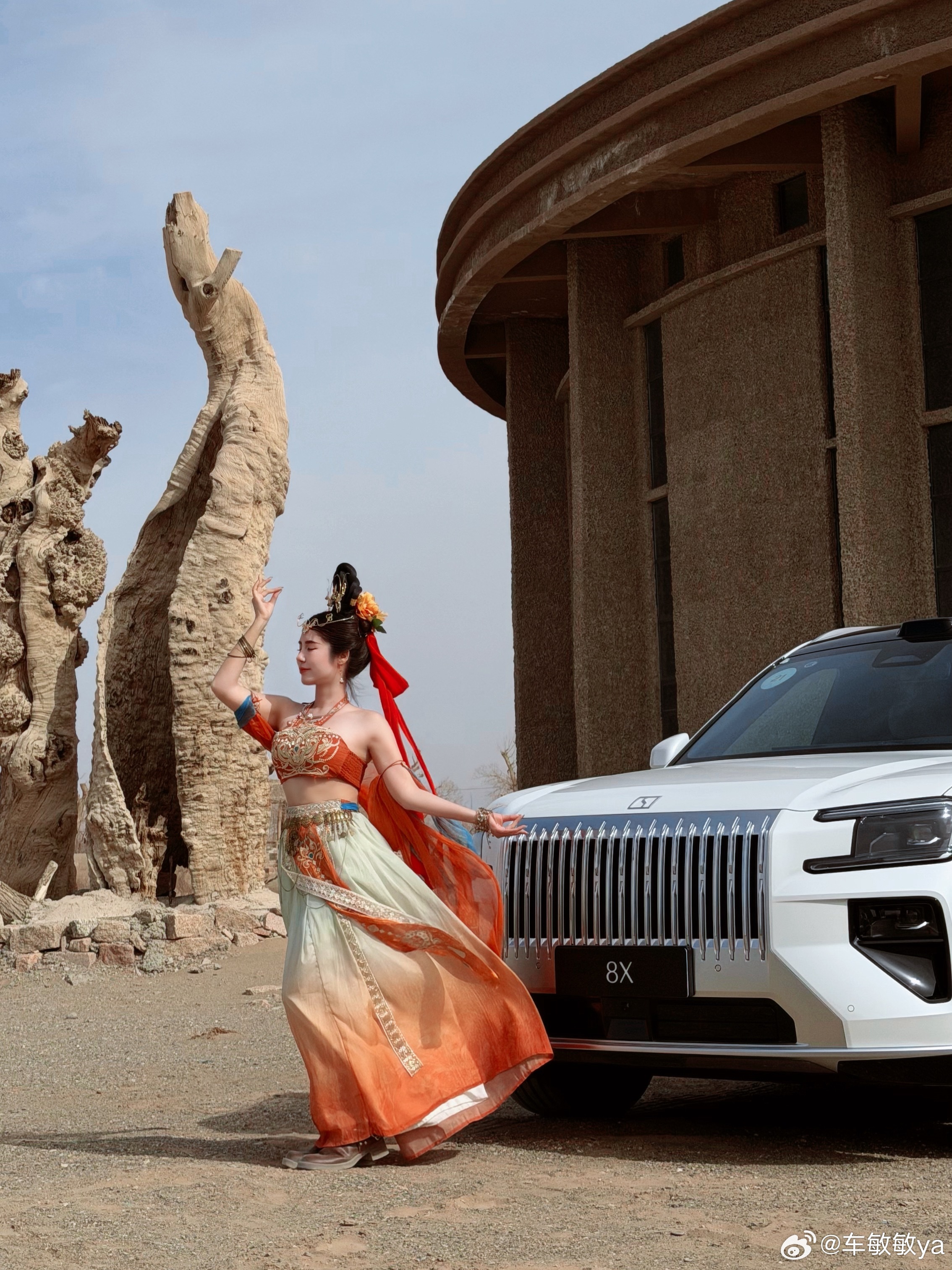 运气超好，晴空万里没遇上风沙～拍了一组敦煌飞天造型，和极氪8X同框，友友们觉得好