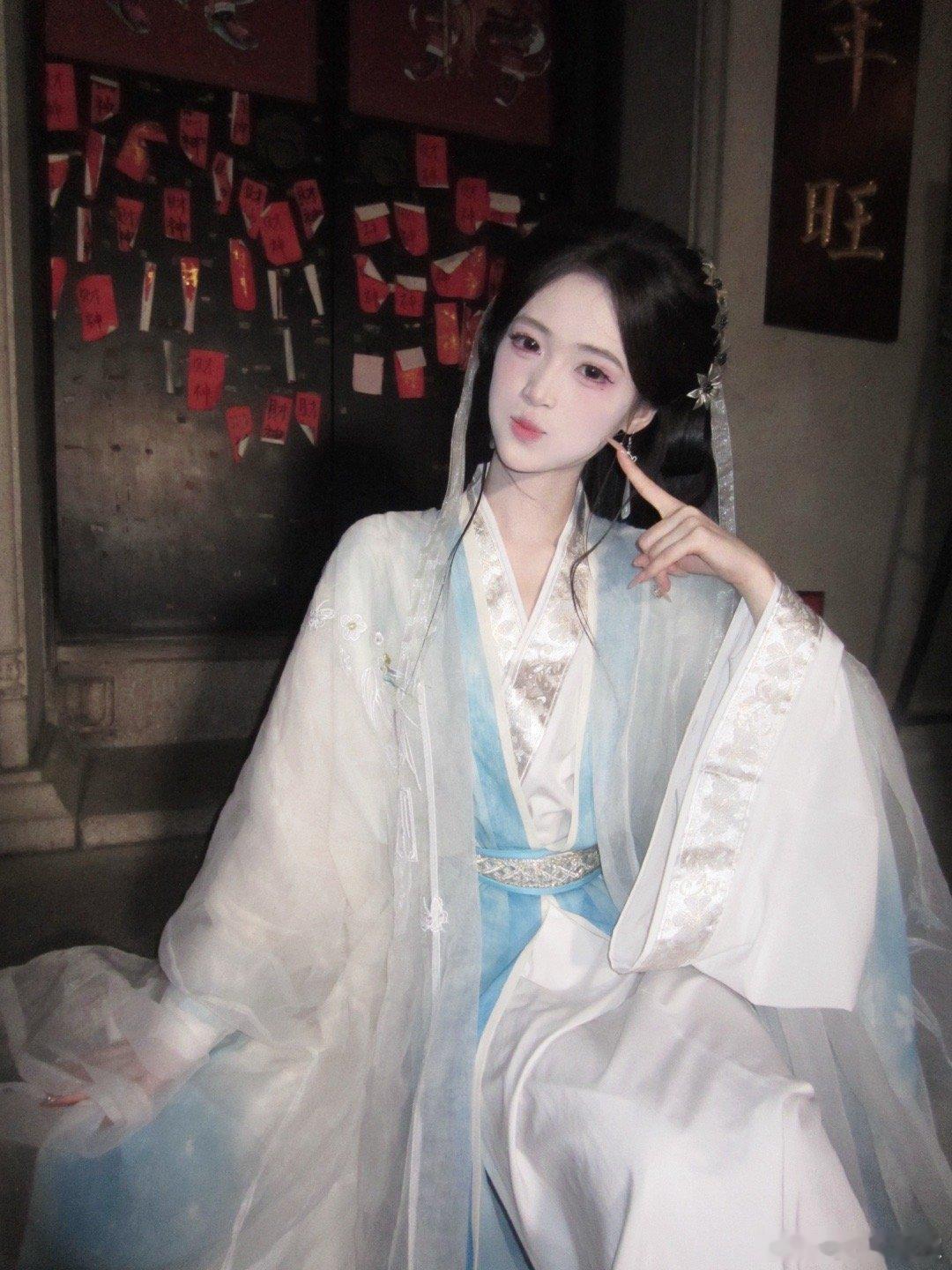 在广州拍到了ccd清冷感古装不过广州真的热薯了 ​​​