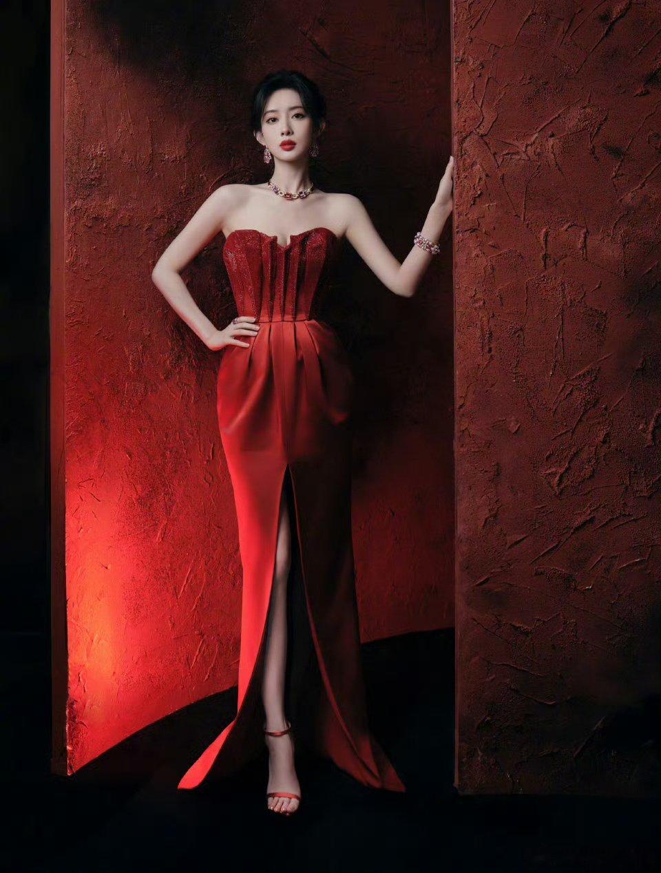 孟子义买微博之夜同款饼干谁能想到孟子义最出圈的不是红毯，是那几盒饼干 