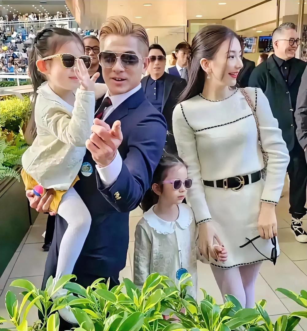 60岁的郭富城在广州演唱会忍不住哽咽，坦言怕赶不上小女儿长大。孩子才10个月，等