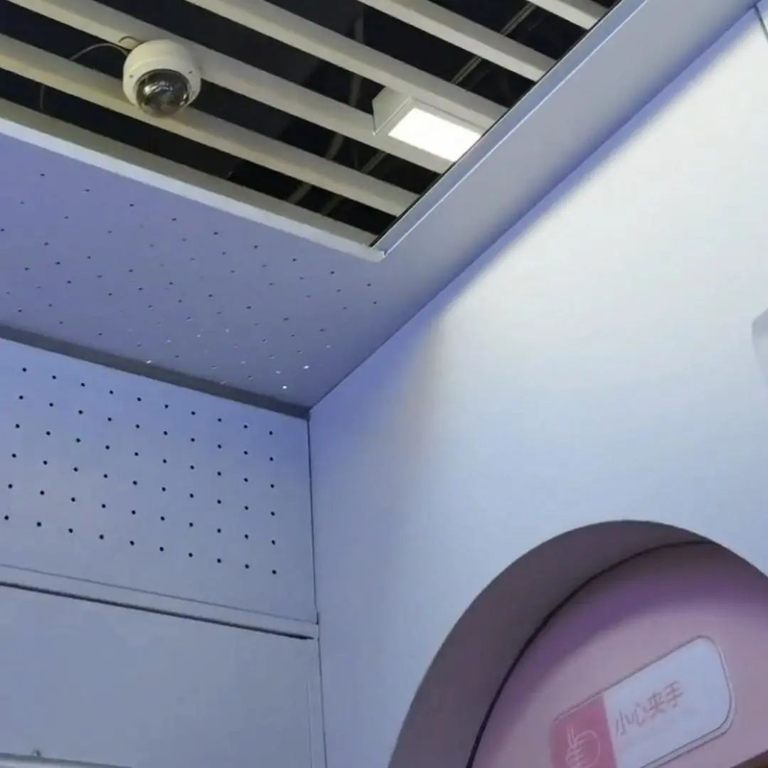 【妇女儿童医院母婴室装摄像头？院方：拍不到，不会泄露隐私】#西北妇女儿童医院回应