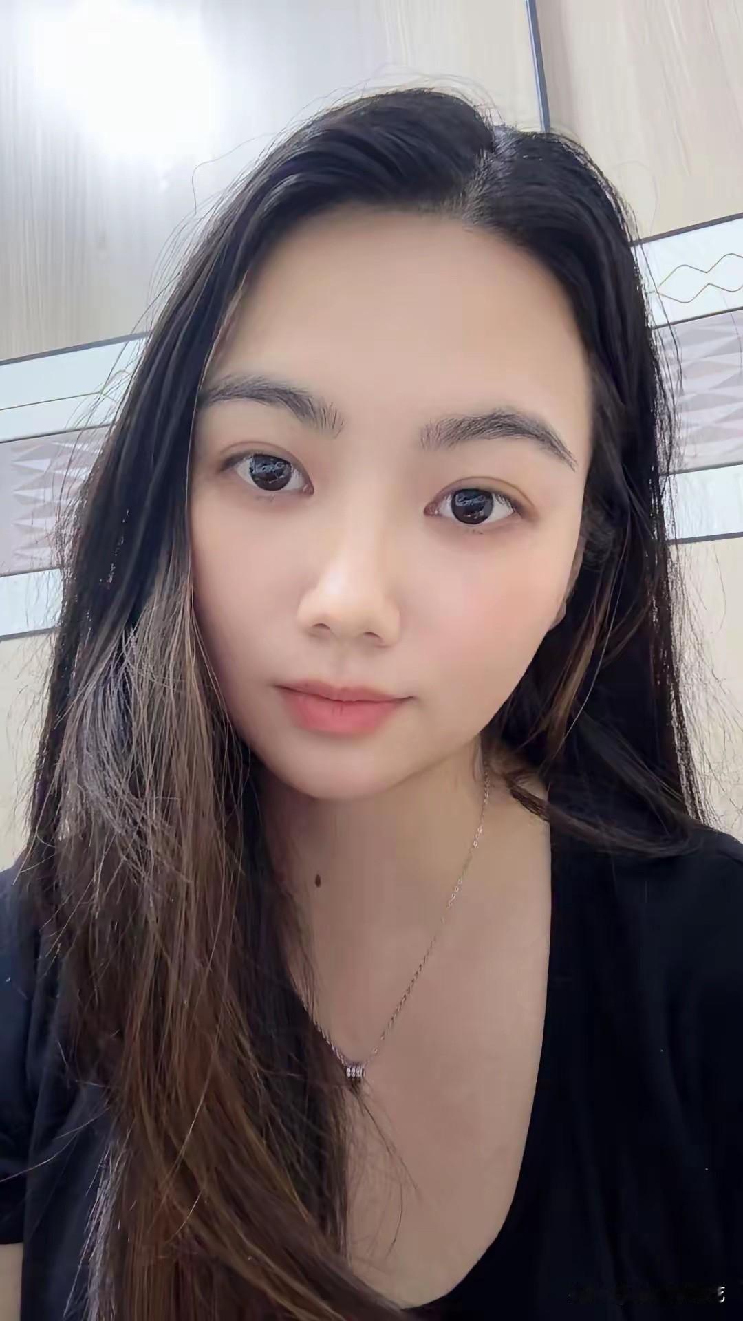 想问大家，女生到了三十岁，就该放下标准随便嫁人吗？长辈总说年纪到了别挑，找个人安